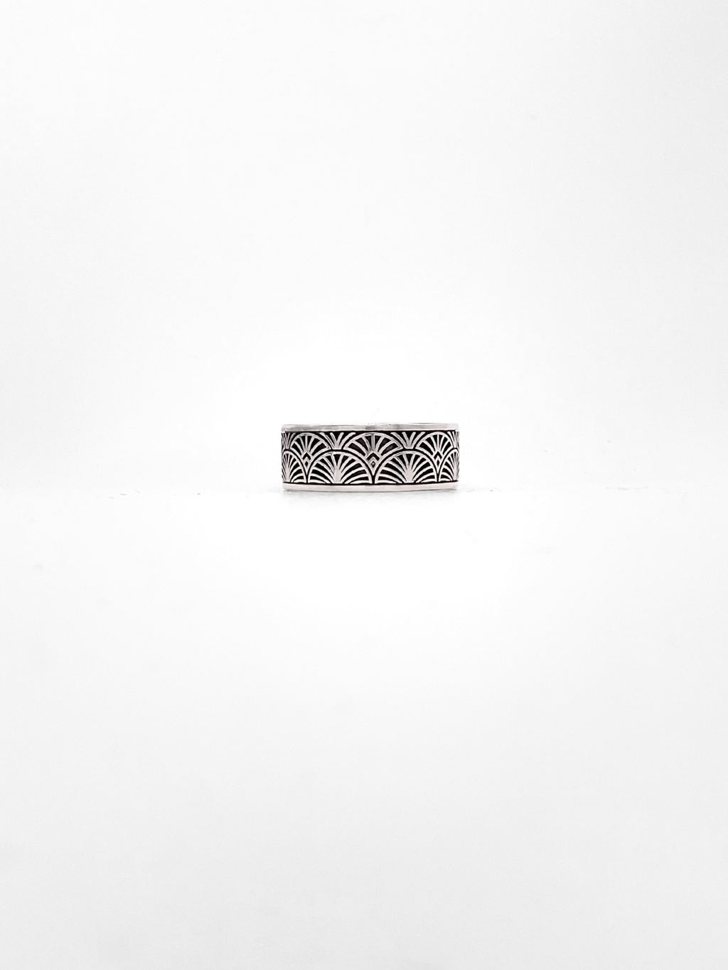 Aurelia Arcus Silberring Produktfoto Horizontal gerade Fotografiert