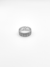 Produktfoto Aurelia Arcus Ring verstellbar liegend schräg fotografiert