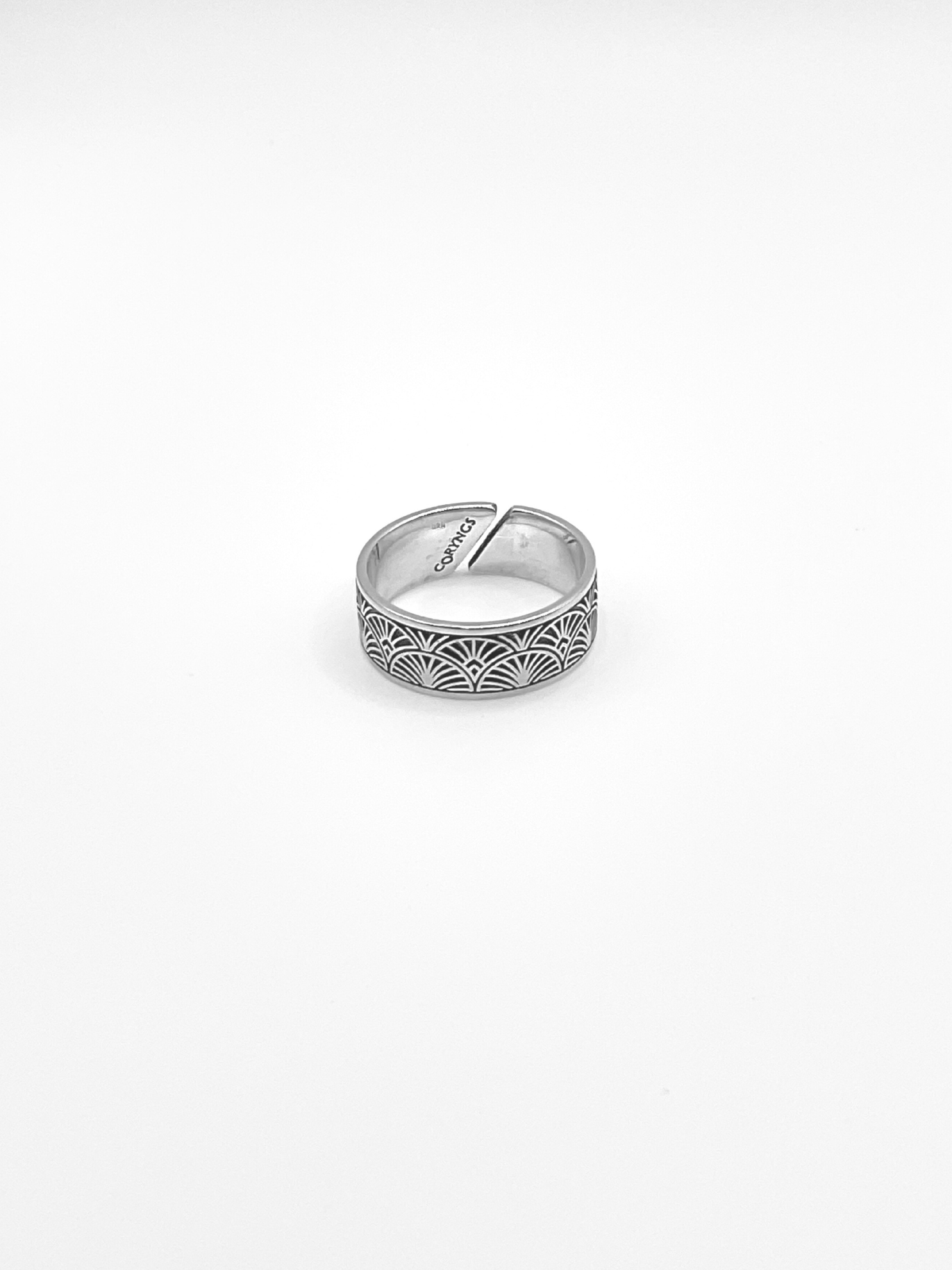 Produktfoto Aurelia Arcus Ring verstellbar liegend schräg fotografiert