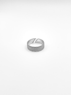 Produktfoto Eternal Mesh Ring verstellbar liegend schraeg fotografiert