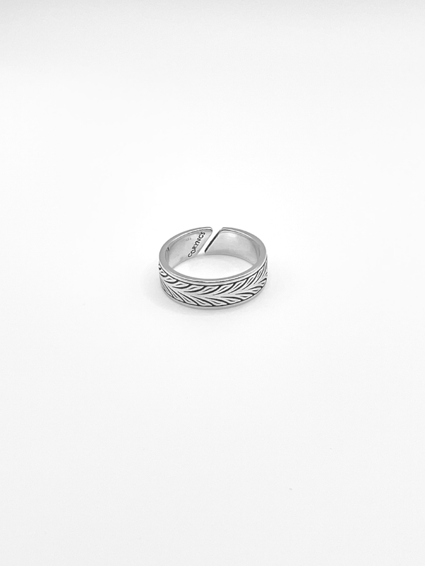 Produktfoto Twin Leafs Ring verstellbar liegend schraeg fotografiert